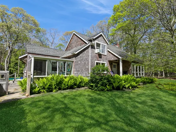 https://photos.zillowstatic.com/fp/926e3391a3a128c63641c8d97b0a4fd5-p_e.webp