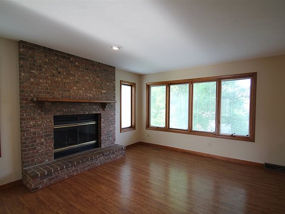 5th image of 3660 Applewood Ln