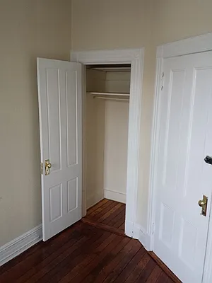 Rented by Metroline Realty | media 12