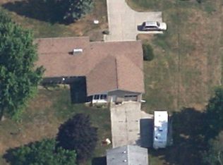 5285 Briarcrest Dr, Flint, MI 48532