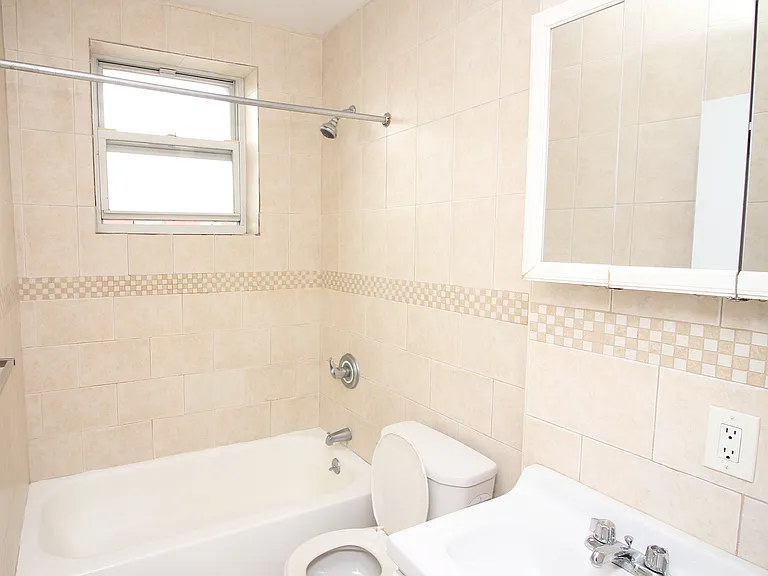 270 Grand St #14 — Photo 13
