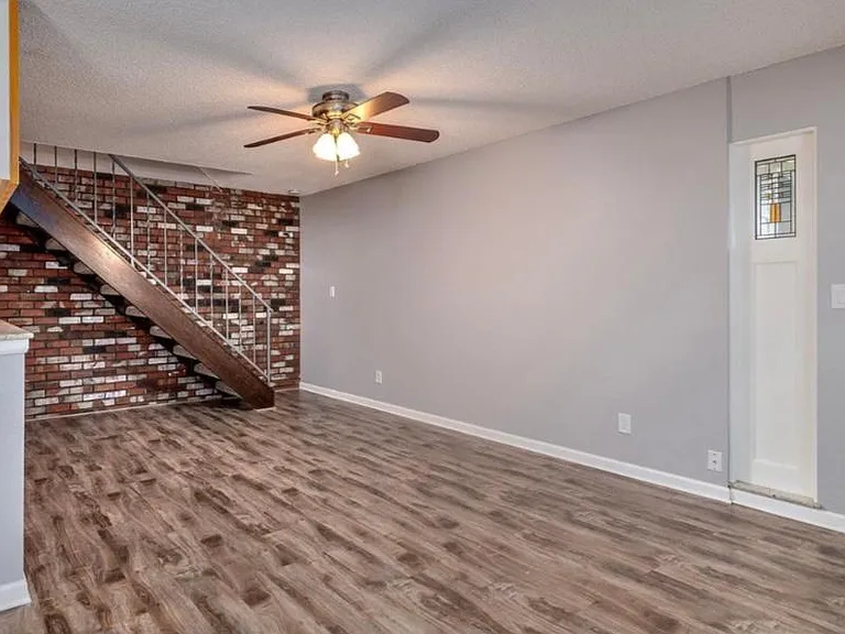 1440 NE Paropa Ct — Photo 13