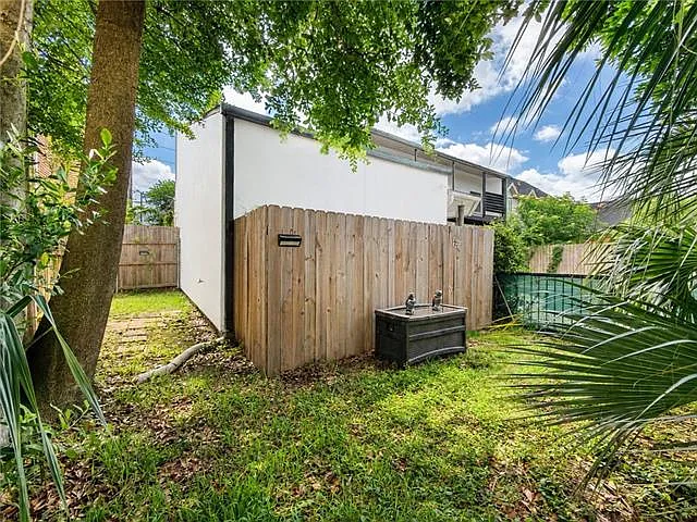 3704 Severn Ave — Photo 40