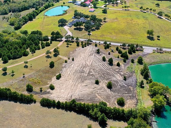 3rd image of 265 Cornstalk Rd