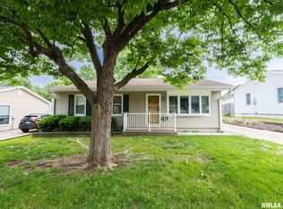 1704 Englewood Ter, Pekin, IL 61554