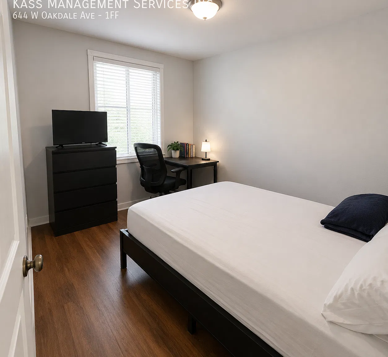 644 W Oakdale St — Photo 3