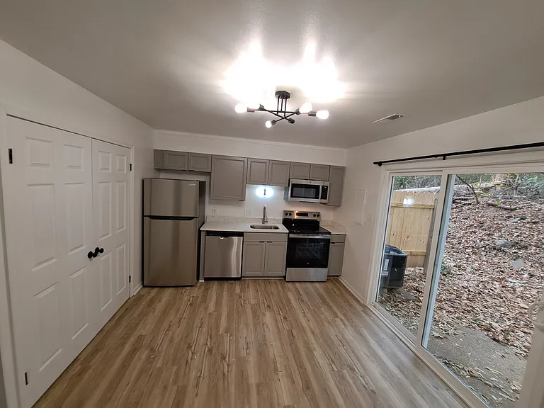 2651 Gatewood Cir — Photo 2