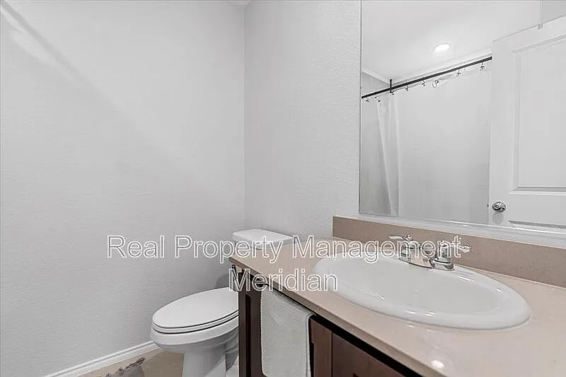 3 bed, 2.0 bath, 1028 sqft, $1,875 — Photo 3