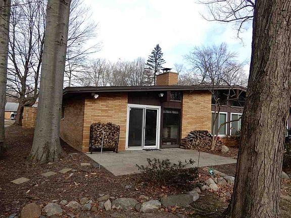 2nd image of 516 Widener Ln