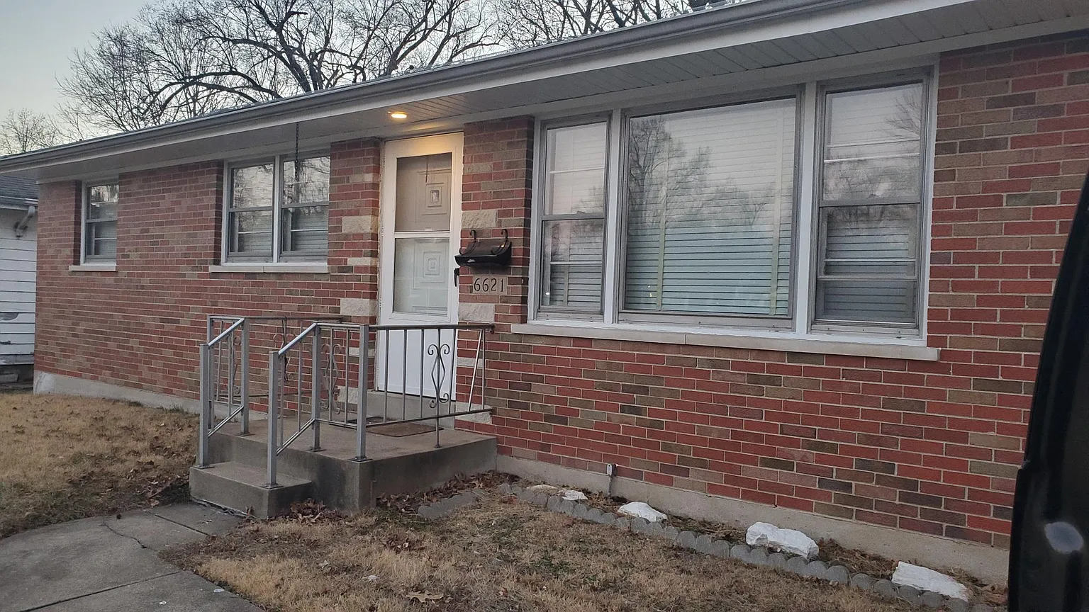 6621 Carol Lee Dr photo 1