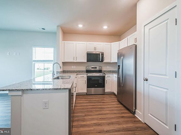 5th image of 121 Nootka Way