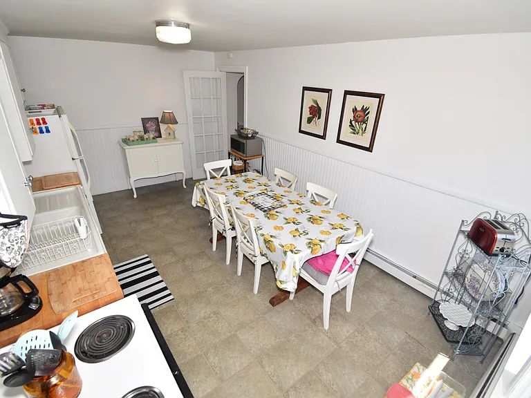 41 Caswell St — Photo 12