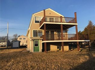 25 Mount Tom Rd, Portsmouth, RI 02871