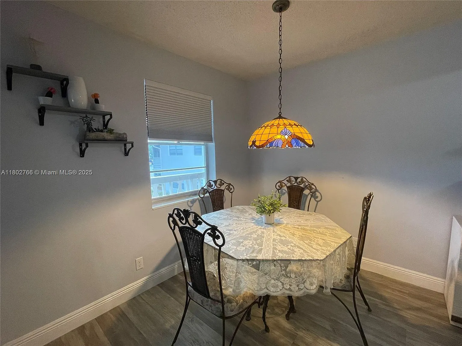 Markham M Condo — Photo 3