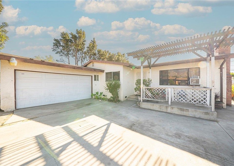1st image of 25419 Edgemont Dr