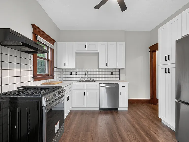 1439 S High St — Photo 11