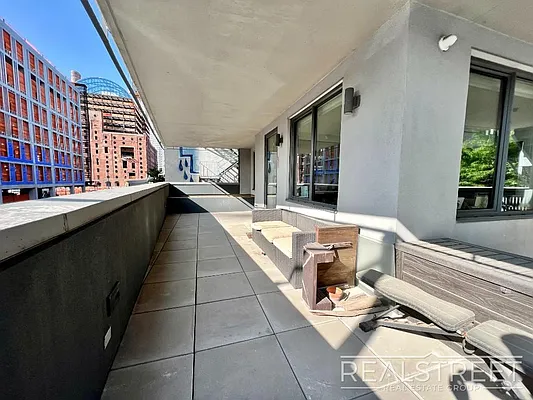 Rented by Real Street Inc | media 10