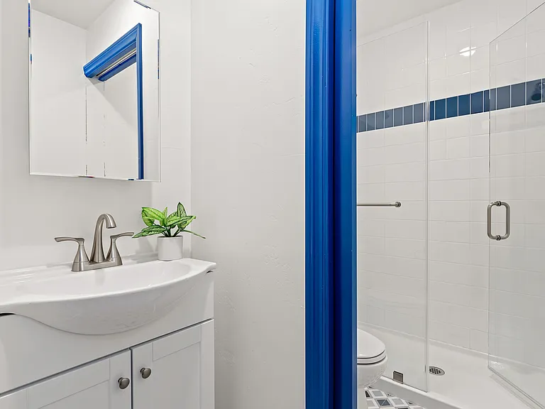 832 Hilgard Ave — Photo 48