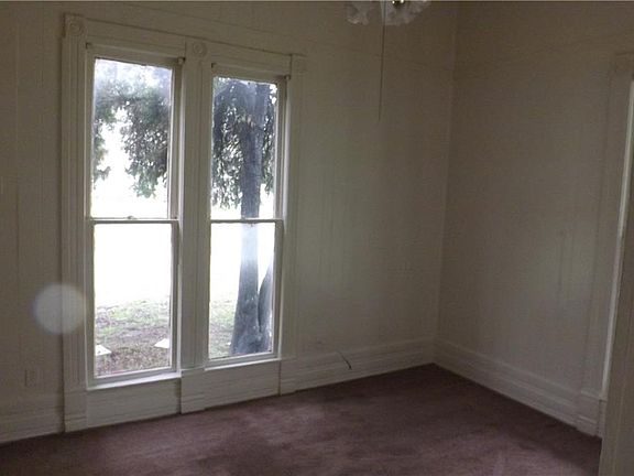 4th image of 3207 Templeton St