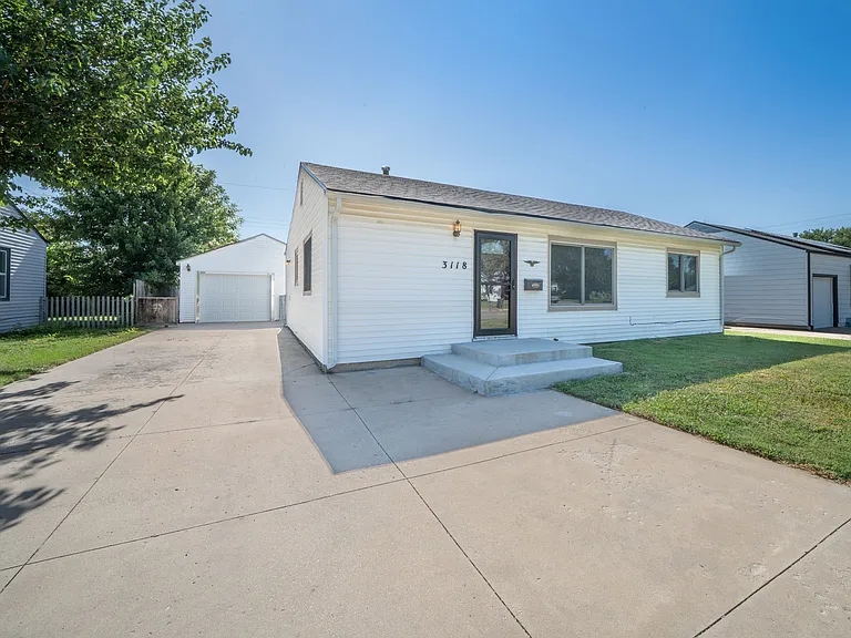 3118 S McLean Blvd — Photo 1