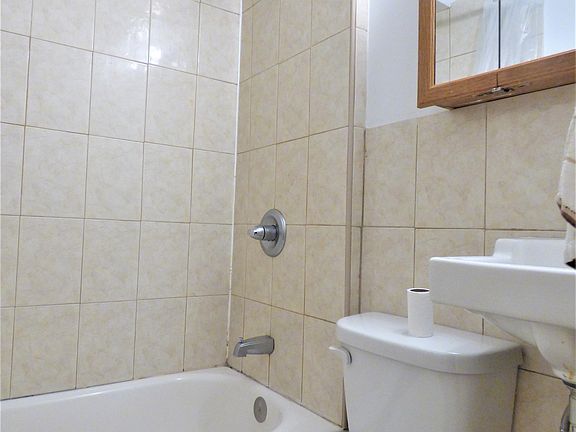 5th image of 20 W 70th St APT 1