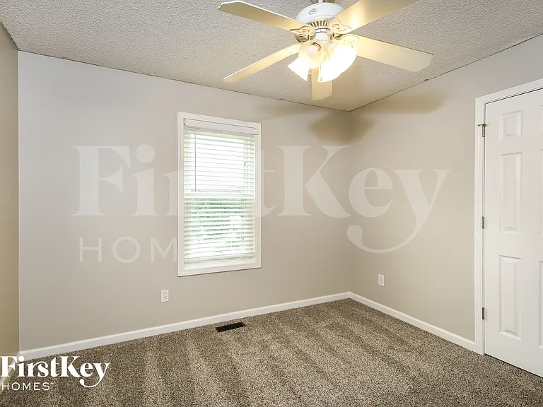 1064 Whispering Woods Dr — Photo 12