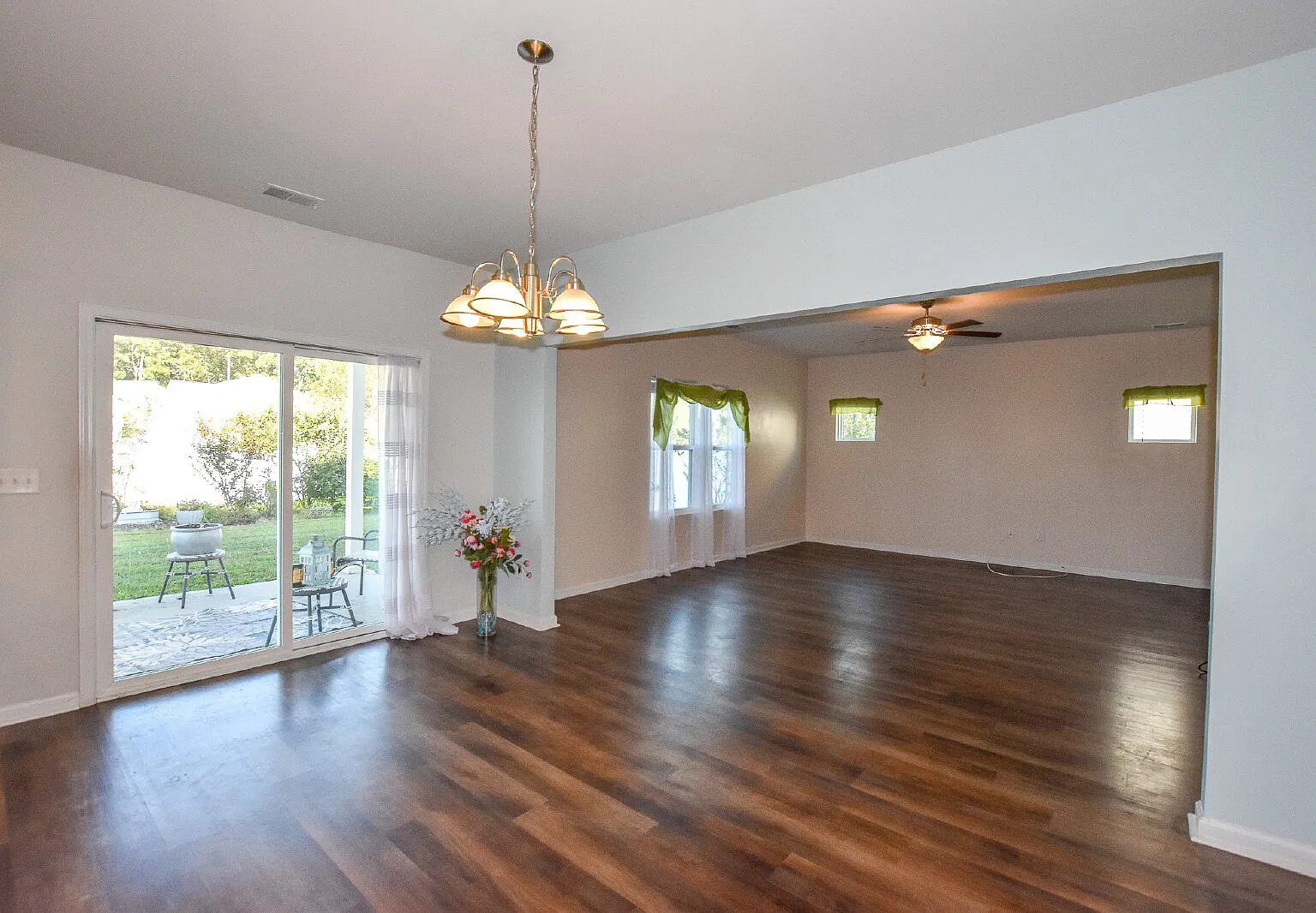5 bed, 2.5 bath, 2522 sqft, $2,300 — Photo 3