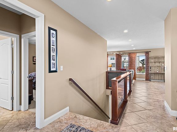 3rd image of 2104 Dubsdread Dr