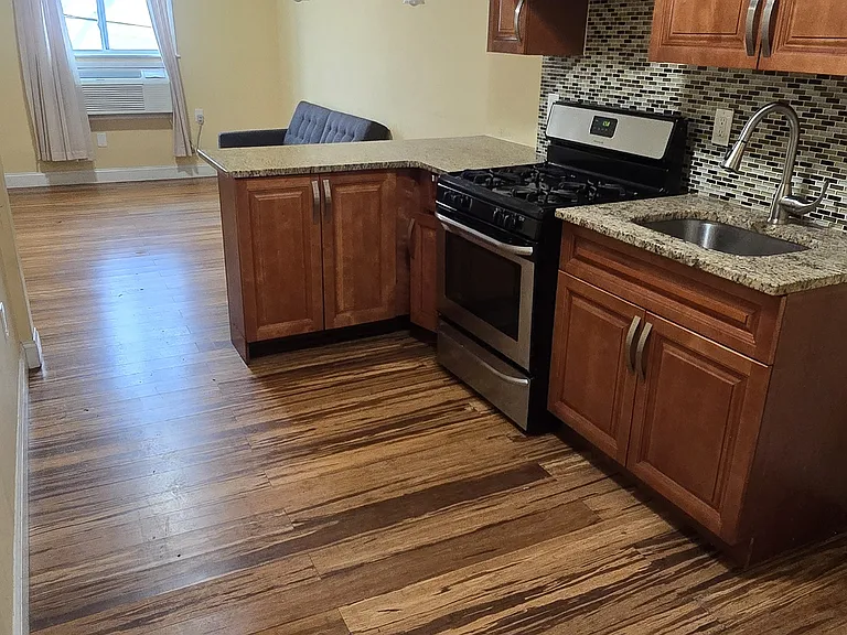 515 Summit Ave #4 — Photo 1