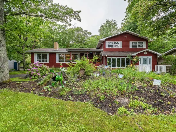 12 Campbell Dr, Bedford, NS B4A 1N6