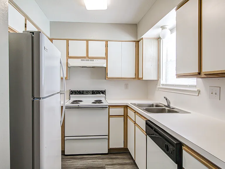 Oak Terrace Apartments — Photo 5