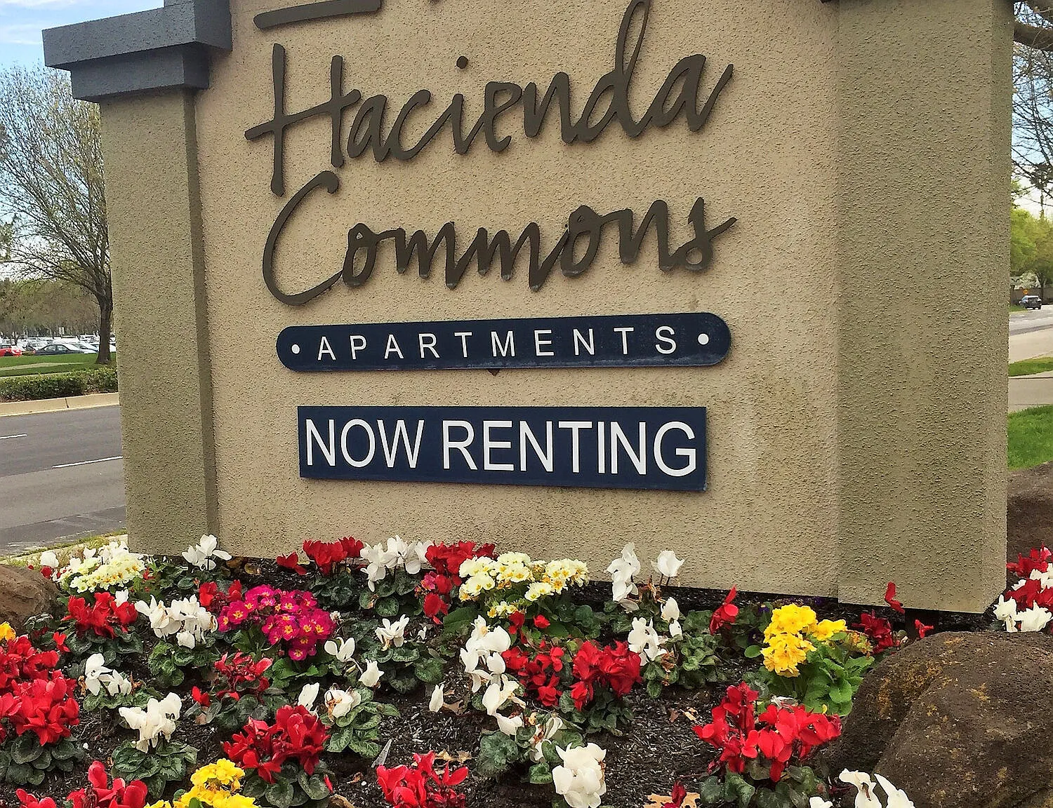 Hacienda Commons — Photo 1