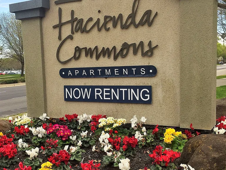 Hacienda Commons — Photo 1