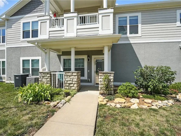 11711 S Roundtree St APT 103, Olathe, KS 66061