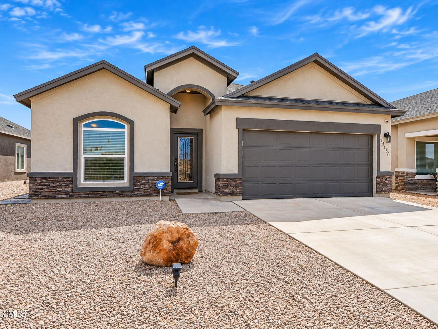 4 bed, 3.0 bath, 1696 sqft, $2,200 — Photo 2