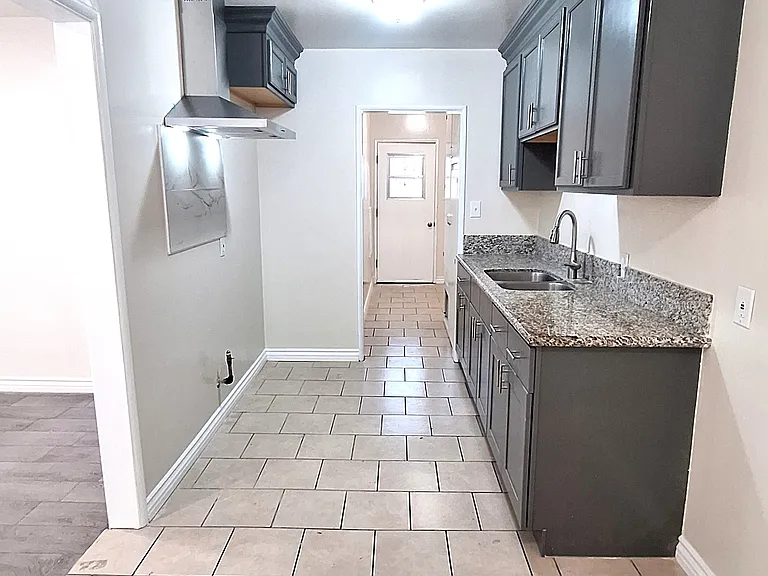 4033 W El Segundo Blvd #D — Photo 10