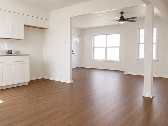 3rd image of 1211 Crescent Dr