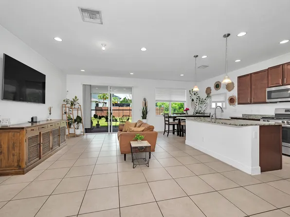 833 Wandering Willow Way, Loxahatchee, FL 33470