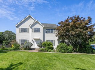 5 Naomi Court, Melville, NY 11747