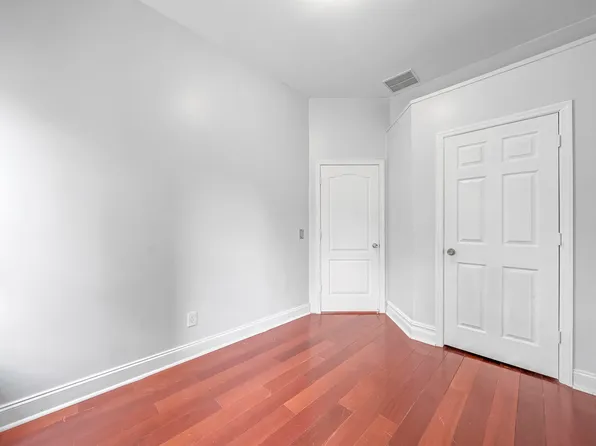 240 Clendenny Avenue image 27 of 40