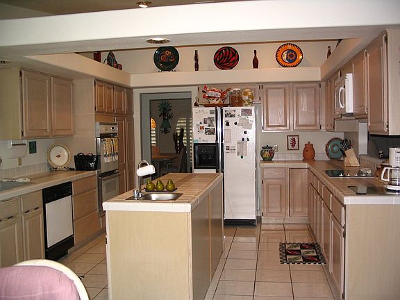 4th image of 5830 N El Capitan Way