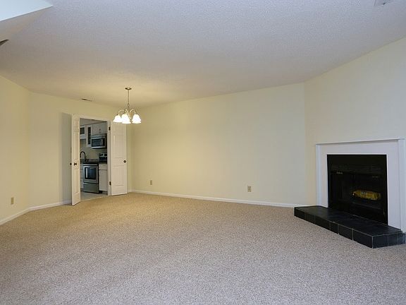 4th image of 114 Gristmill Ln W