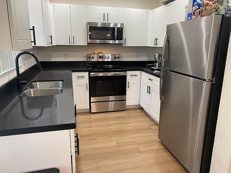 2130 SW 87th Way — Photo 6