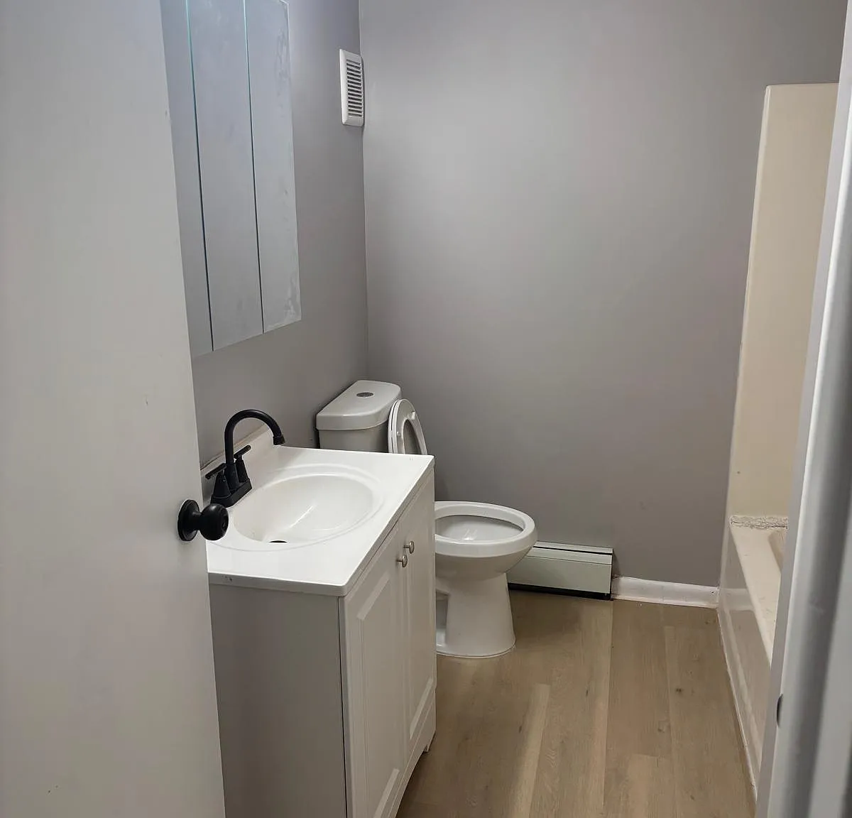 3 bed, 1000 sqft, $1,995 — Photo 2