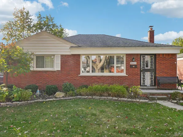26113 Cubberness St, Saint Clair Shores, MI 48081