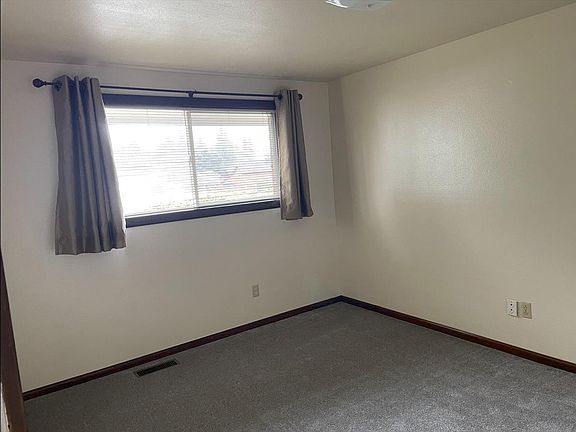 5th image of 11705 74th Ave E
