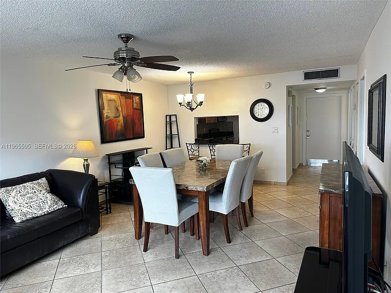 410 SE 2nd St #308 — Photo 4