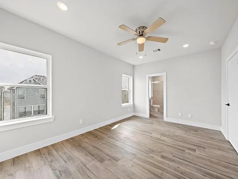 232 W 28th St #A — Photo 2
