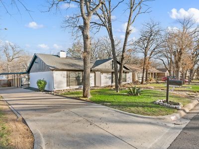 420 Twin Creek Dr, Hurst, TX, 76053