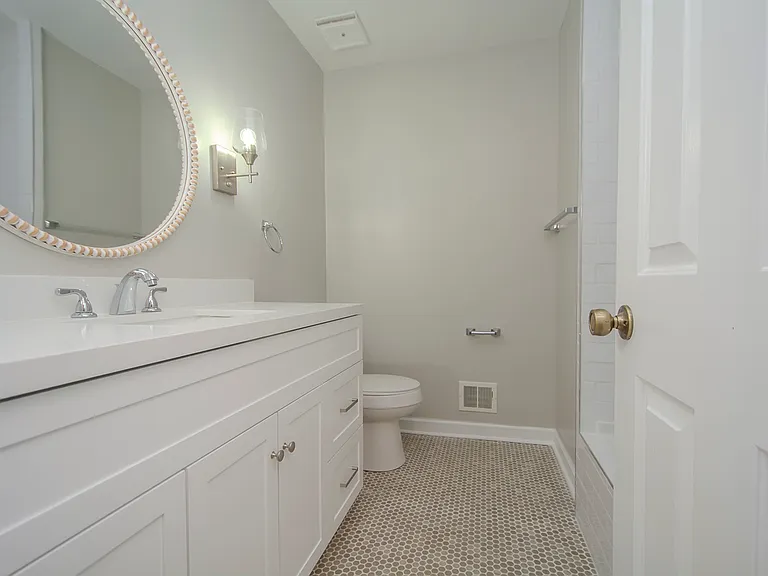11802 Robindale Rd — Photo 24